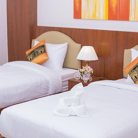 Samrong Garden Hotell Udon Thani Exteriör bild